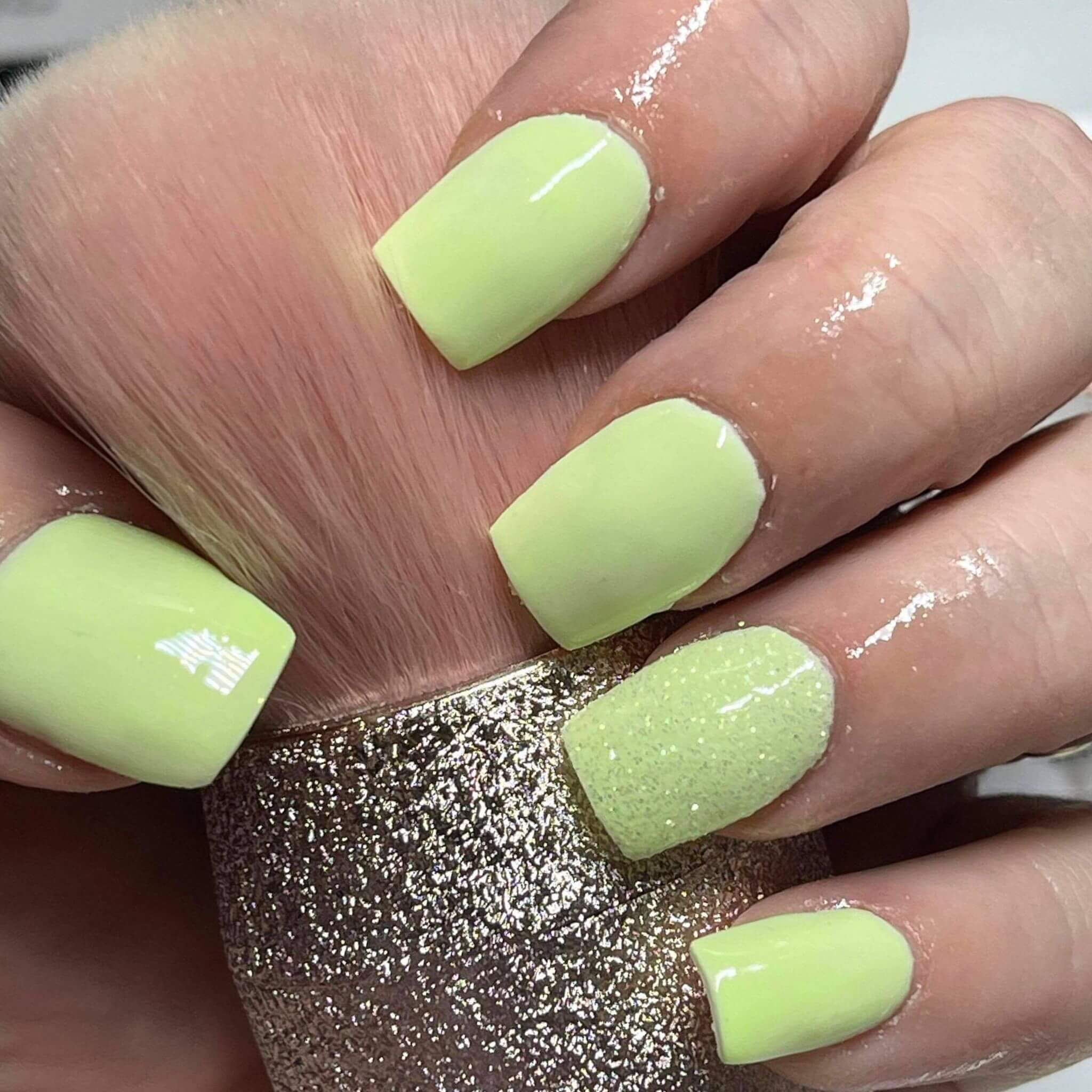 Dip Powder: dp.228 Kiwi Bungalow